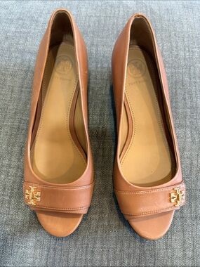 Tory Burch Cognac Leather Peep-Toe wedge pumps with Gold Logo